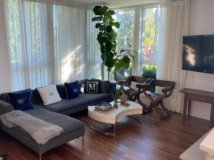 Luxe In Hollywood Hills- Modern Oasis, Pool 5 Min To Sunset Hébergement de vacances Los Angeles